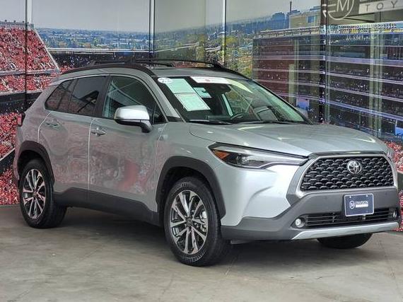 TOYOTA COROLLA CROSS 2022 7MUDAABG5NV033925 image